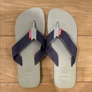 Havaianas Navy and Black Flip Flops